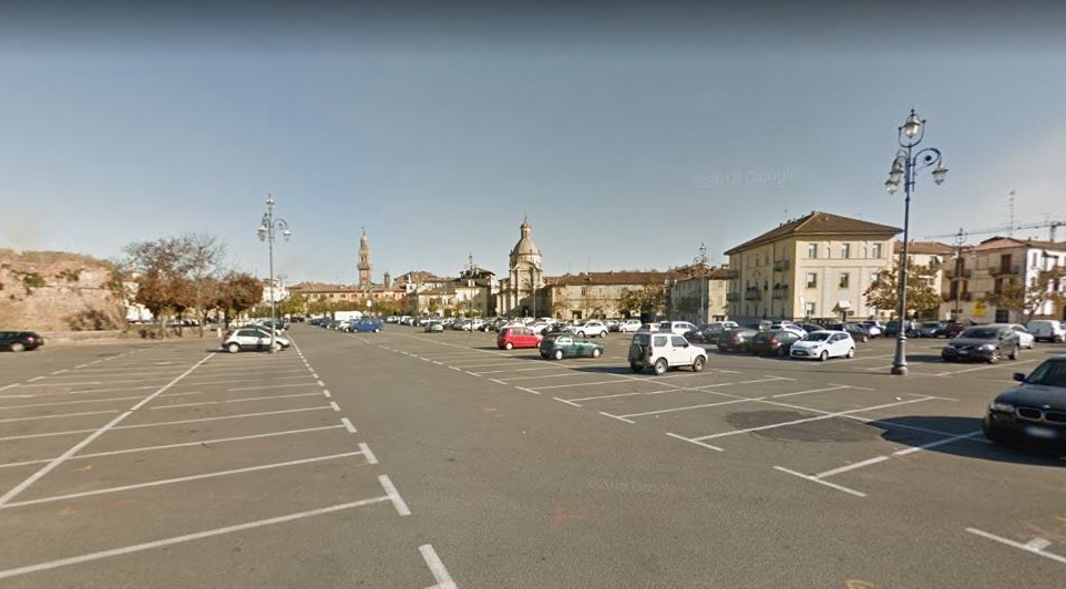 Casale Monferrato (Alessandria) – Piazza Castello – Parcheggio Camper