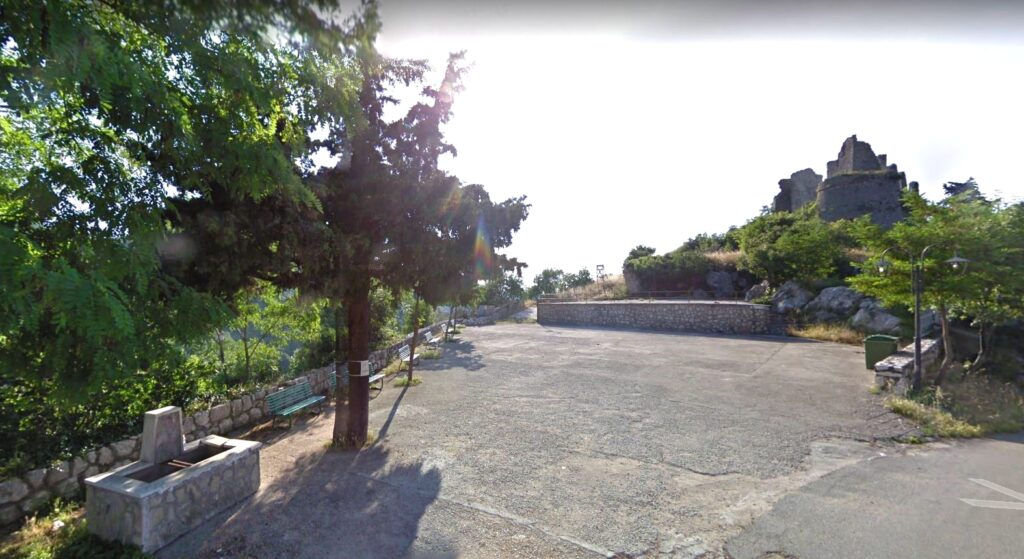 Esperia (Frosinone) – Piazzale San Giovanni De Matha – Parcheggio Camper