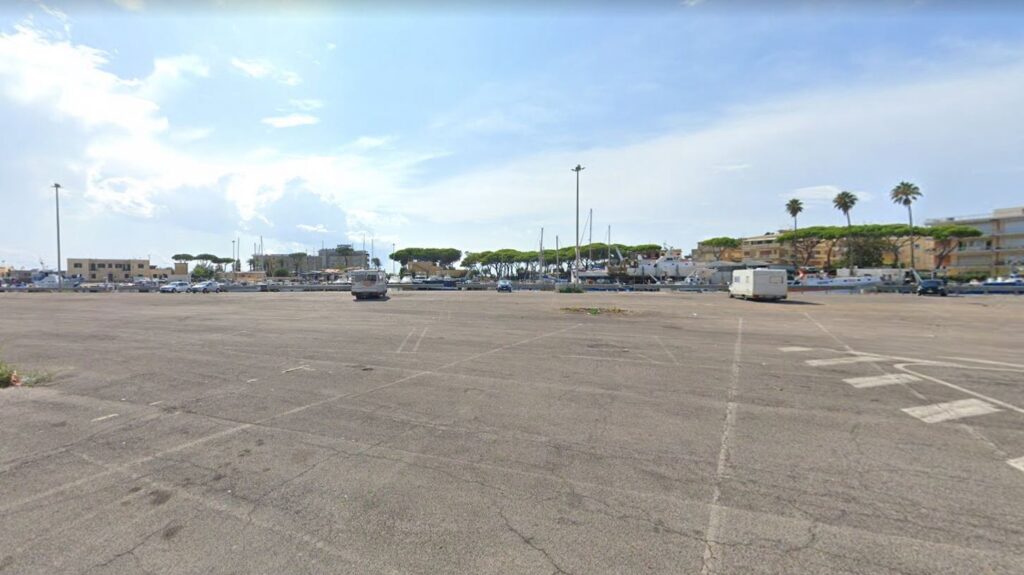 Terracina (Latina) – Via Amerigo Vespucci – Parcheggio Camper