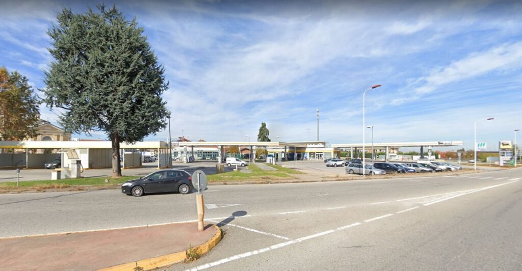 Cuneo (CN) –  Area di servizio Agip – Camper Service