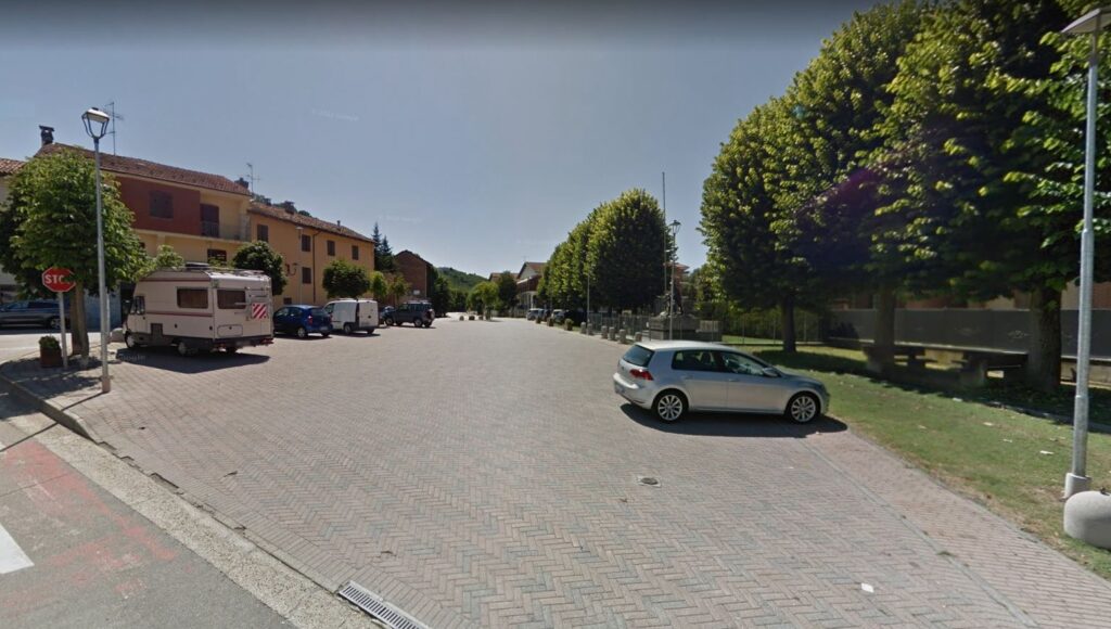 Santa Vittoria d’Alba (Cuneo) – Piazza Bertero – Parcheggio Camper
